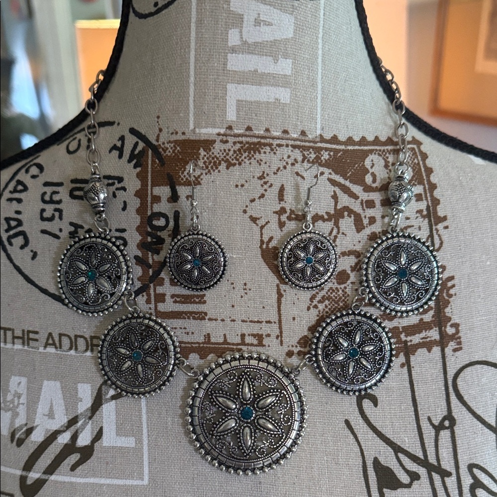 Boutique Brand Boho Silver Medallion Necklace & Earrings Set NWOT - Picture 2 of 7